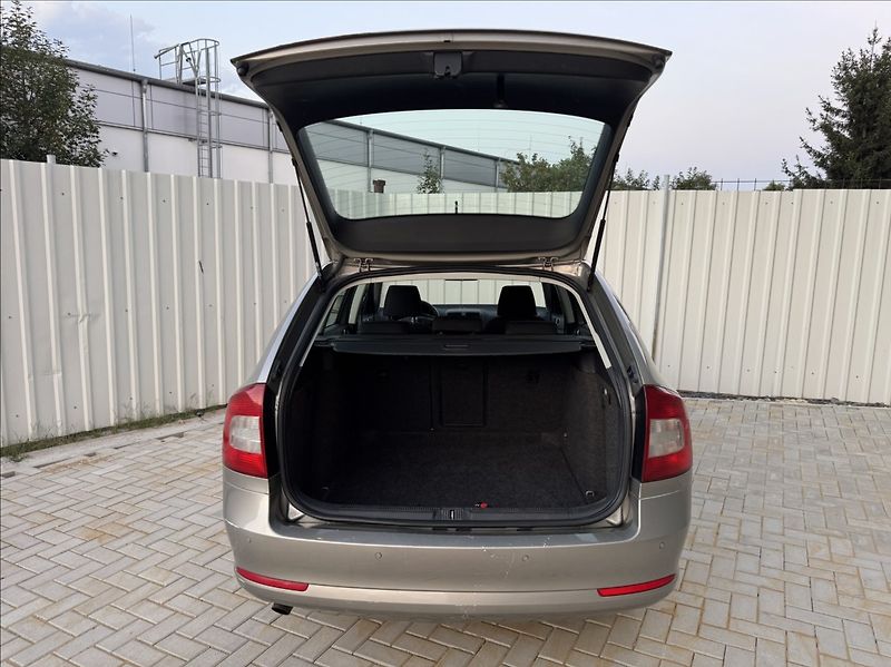 Škoda Octavia 2,0 TDI ELEGANCE tažné původČR - fotka 12 z 50