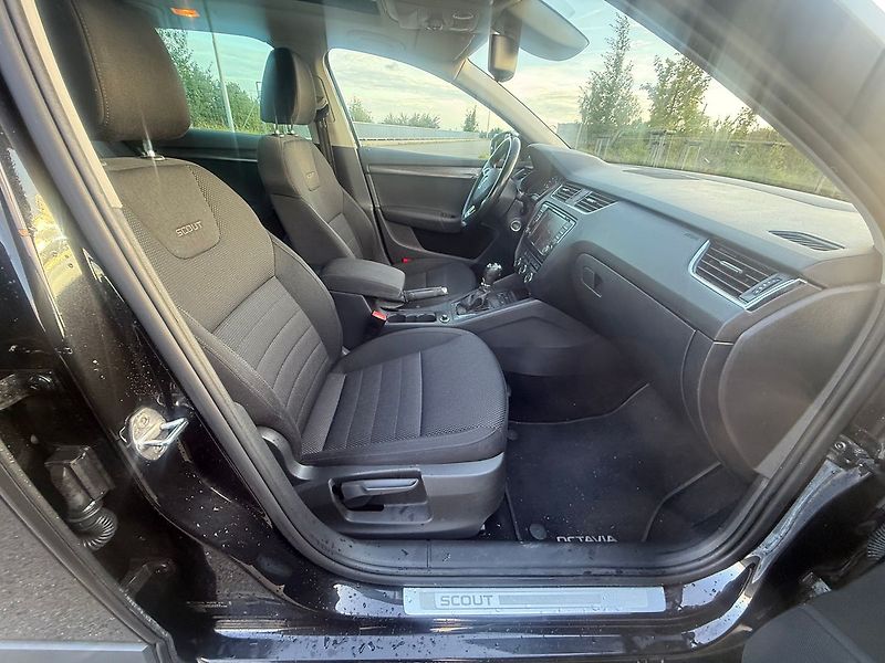 Škoda Octavia 2,0 TDI SCOUT 4X4 DSG TZ - fotka 11 z 18