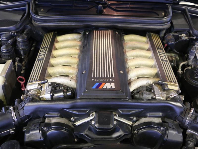 BMW Řada 8 5,6 850 CSI 280 kW 1. Majitel - fotka 30 z 38