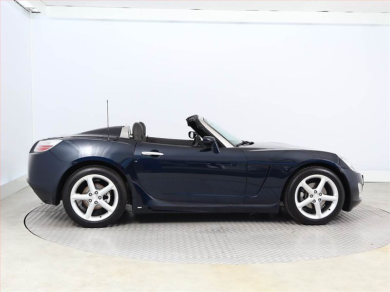 Opel GT (2008) 2.0 T, Kůže, Tempomat - fotka 6 z 11