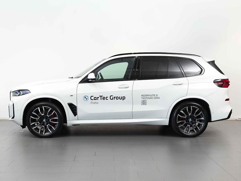 BMW X5 xDrive30d - fotka 2 z 6