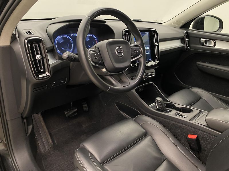 Volvo XC40 T5 AWD MOMENTUM AUT - fotka 4 z 45
