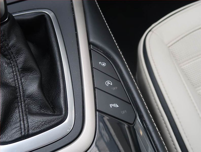 Ford S-MAX (2017) Vignale 2.0 EcoBoost, Automat - fotka 23 z 30