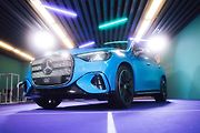 Mercedes-Benz letos odstartoval novou éru jako globální partner ženského tenisu (WTA). Své ambice v tomto sportu nyní potvrzuje i v České republice, kde v rámci ostravského turnaje představuje dvě klíčové novinky: novou generaci modelů GLB a GLC.
