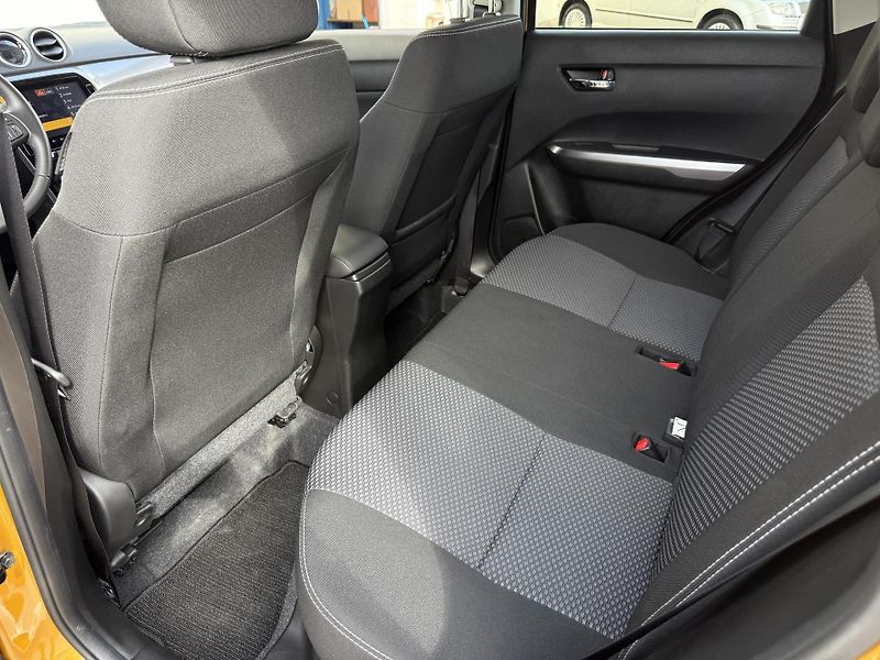 Suzuki Vitara 1.5 HYBRID 4x4 AT Premium - fotka 11 z 21