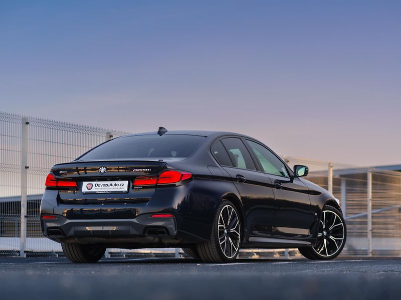 BMW Řada 5 M550i xDrive, DPH, SEDAN - fotka 35 z 46