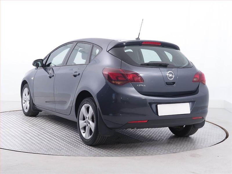 Opel Astra (2010) 1.6 16V, po STK, jezdí dobře - fotka 4 z 18