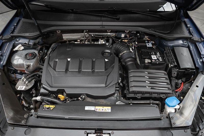 Volkswagen Passat 2.0TDI 147 R-LINE*TAŽNÉ*DPH*ČR - fotka 37 z 45