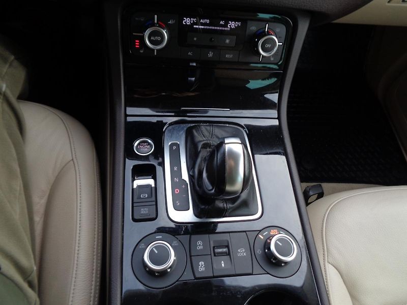 Volkswagen Touareg 3,0 TDI - fotka 14 z 16