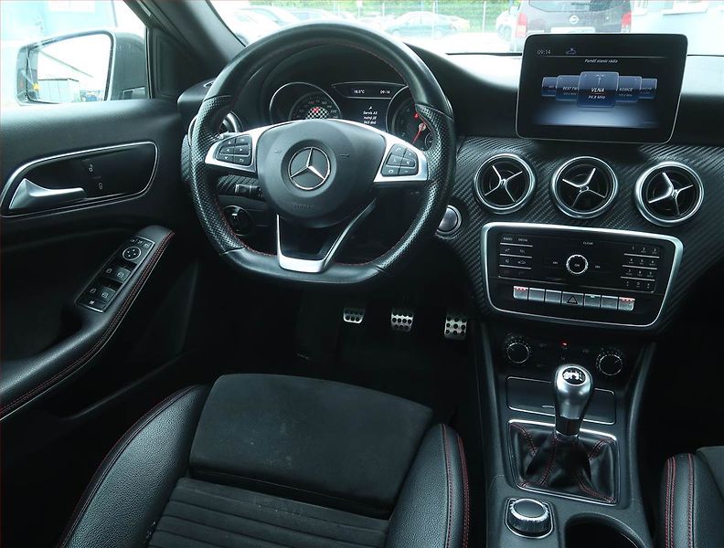 Mercedes-Benz Třídy A (2017) A 180, Kůže, Tempomat - fotka 7 z 17