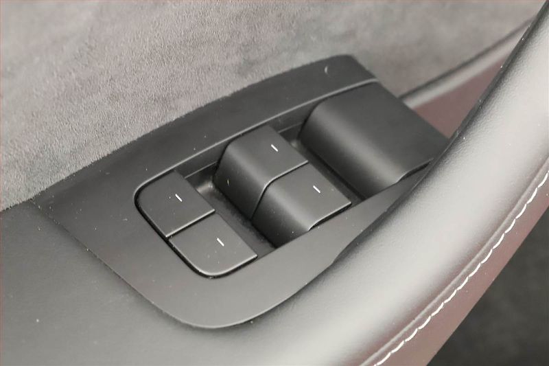 Tesla Model Y (2022) Long Range AWD 79kWh, SoH 91% - fotka 10 z 19