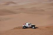 Účastníci Rallye Dakar zdolávají obrovské duny