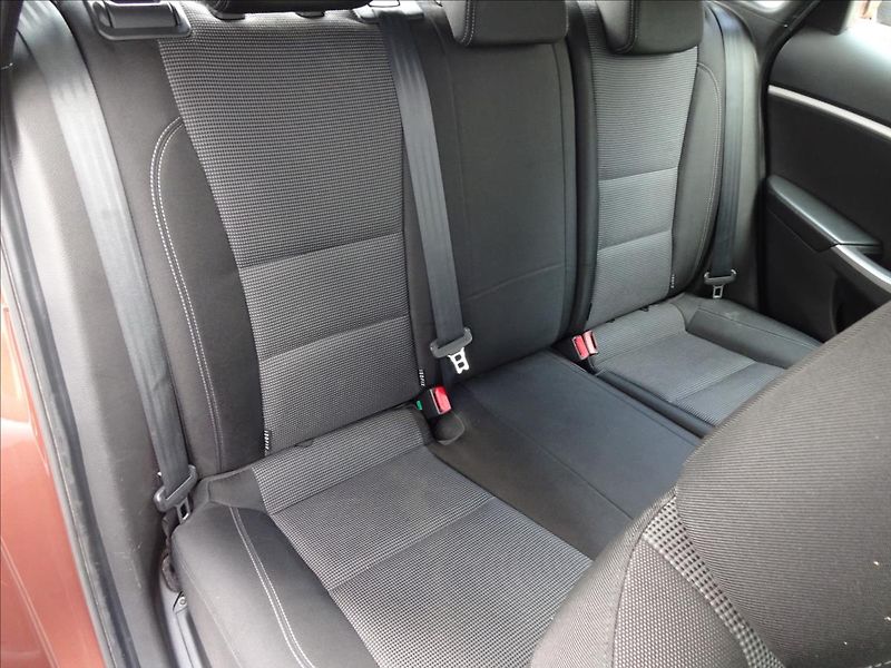 Hyundai i30 1,6i 88kW - fotka 24 z 48
