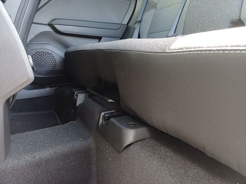 Mitsubishi Grandis INTENSE+ 1.3 DI-T MILD HYBRID - fotka 17 z 20