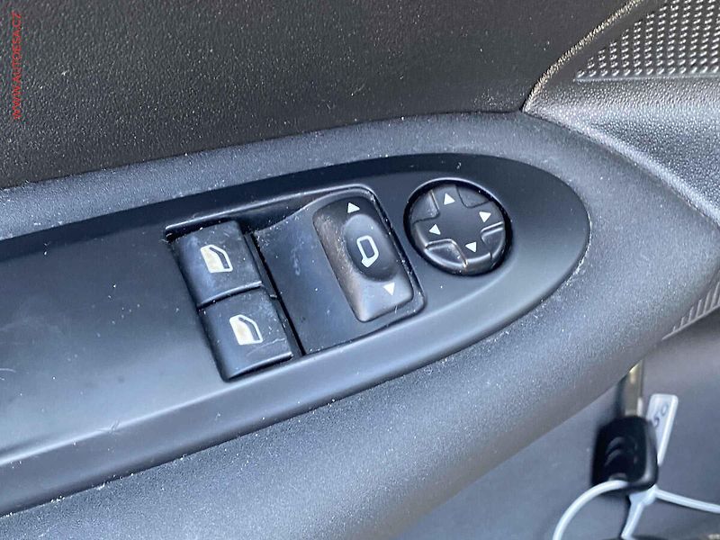 Citroën C4 (2013) 1.4 VTi, ČR, AC, tempo - fotka 11 z 16