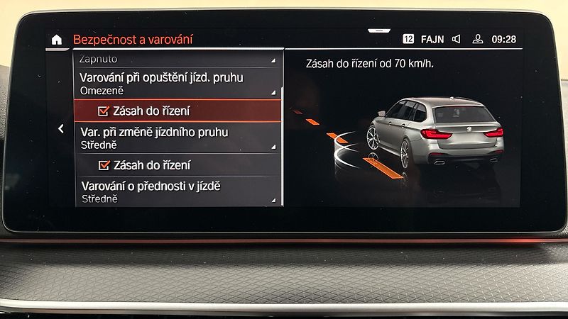 BMW Řada 5 540d AUT xDrive M-sport Tourin - fotka 29 z 33