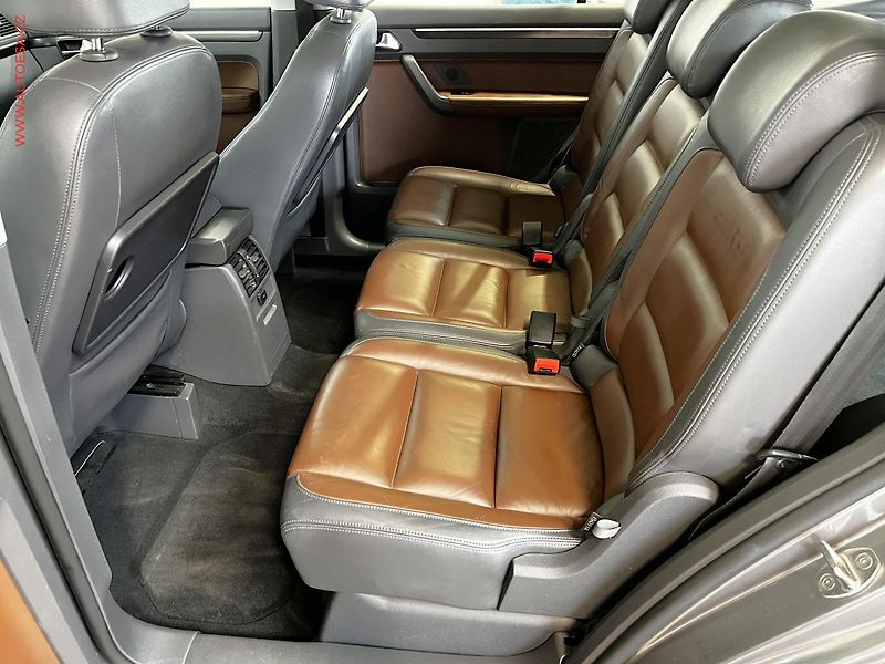 Volkswagen Touran (2011) 1.4 TSi, Highline, DSG, kůže - fotka 10 z 17