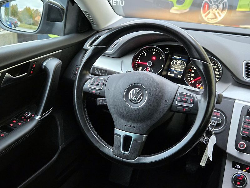 Volkswagen Passat TDi Highline, SERV.KNIHA       - fotka 36 z 51