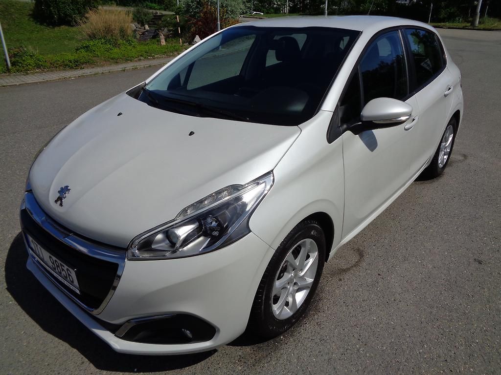 Peugeot 208 1.2i KOUPENO ČR, 1.MAJITEL
