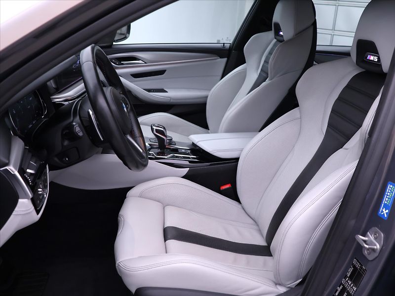 BMW M5 4,4 V8 441kW xDrive Individual - fotka 11 z 46