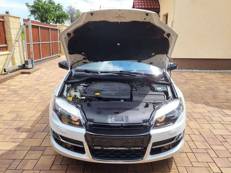 Renault Laguna 2.0dCi 127kW*4CONTROL*PANORAMA - fotka 53 z 54