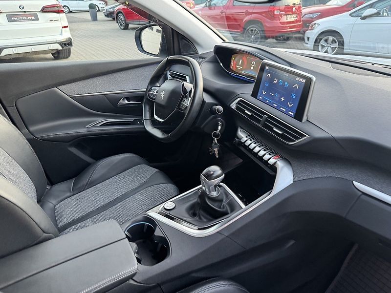 Peugeot 5008 (2020) 1.5 BlueHDi GT-Line LED Kamera - fotka 15 z 50