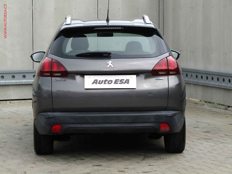 Peugeot 2008 (2017) 1.2 VTi, ČR, servis.kniha - fotka 5 z 17
