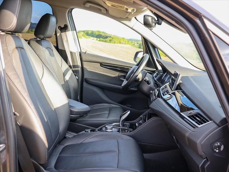 BMW Řada 2 1,5 216d Automat CZ Kůže LED - fotka 12 z 36