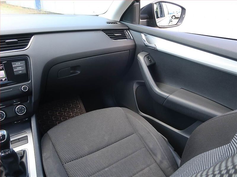 Škoda Octavia (2014) Ambition 1.6 TDI, Tempomat - fotka 8 z 17