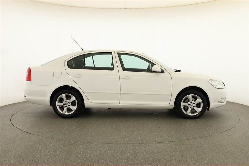 Škoda Octavia (2012) Ambition 1.2 TSI, Tempomat - fotka 6 z 12
