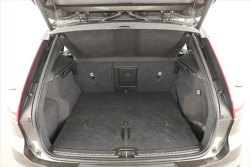 Volvo XC40 (2018) Inscription D4 AWD, 4X4 - fotka 11 z 16