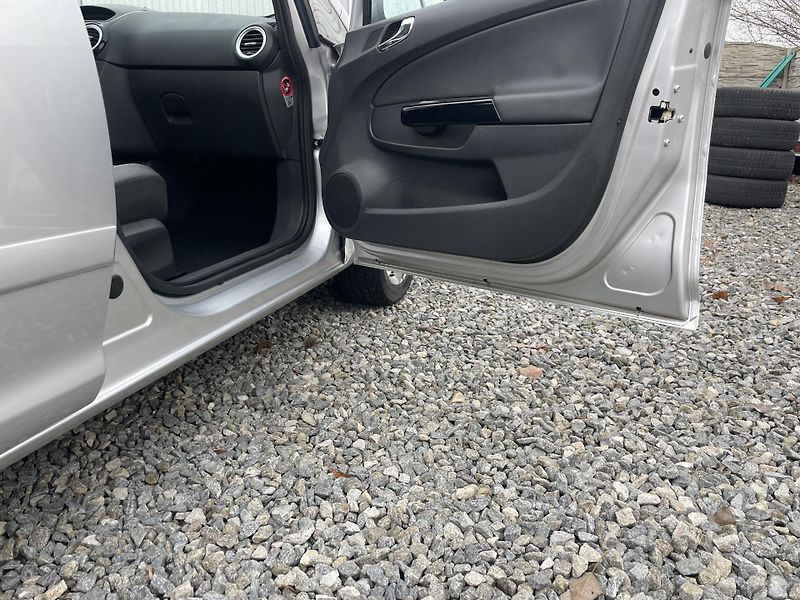 Opel Corsa 1.2i 80PS 141000KM KLIMA STK!! - fotka 137 z 169
