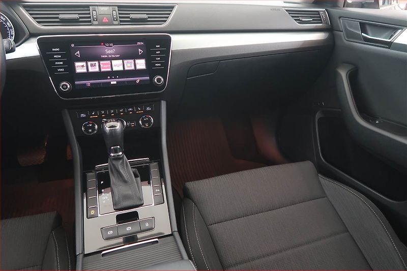 Škoda Superb (2018) 2.0 TDI, Automat, Navi - fotka 8 z 17