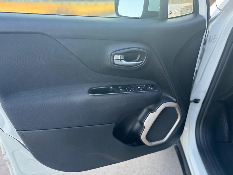 Jeep Renegade (2015) 2.4 AUTOMAT 4x4,SERVISNÍ KNIHA - fotka 21 z 30