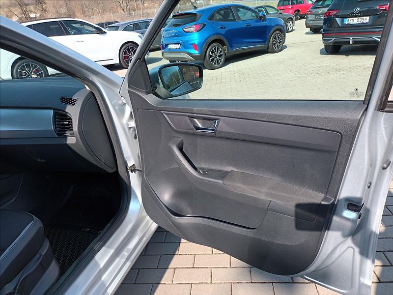 Škoda Fabia 1,2 TSI,66KW,DIGIKLIMA,TEMPOMA - fotka 23 z 36
