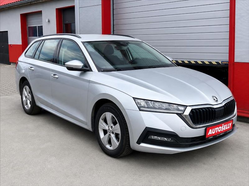 Škoda Octavia 2,0 TDi EXECUTIVE DSG - fotka 4 z 10