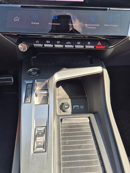 Peugeot 308 GT Hybrid 225 e-EAT8, CZ, 1. m - fotka 25 z 25
