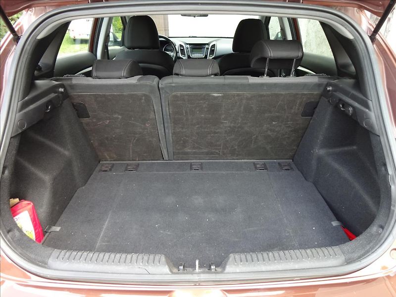 Hyundai i30 1,6i 88kW - fotka 22 z 48