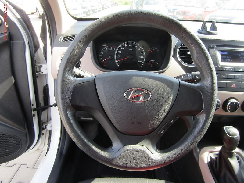 Hyundai i10 (2016) 1.0i, AC - fotka 17 z 19