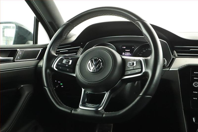 Volkswagen Passat (2019) R-Line 2.0 TDI - fotka 8 z 15