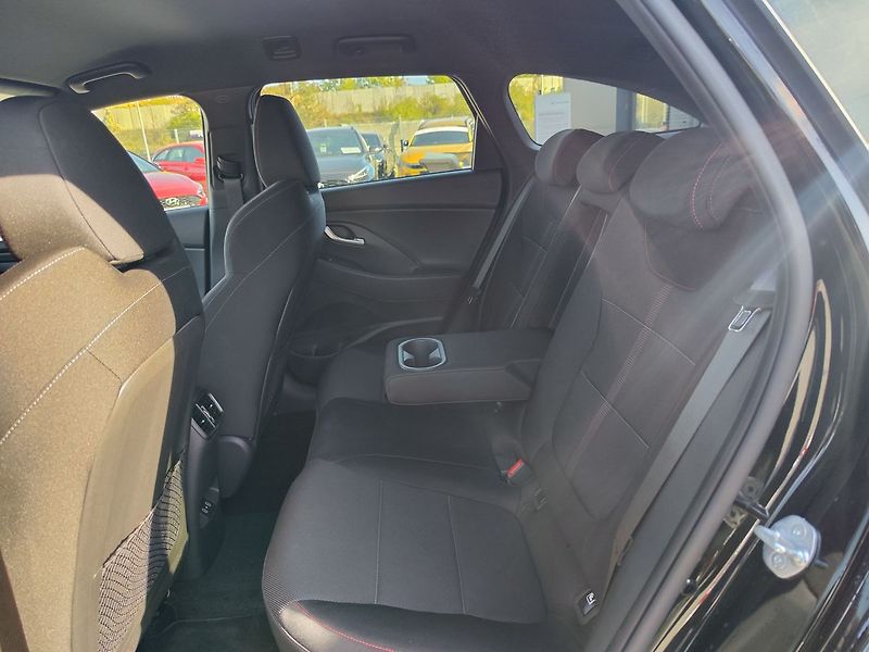 Hyundai i30 1.5 T-GDI/103kW N-Line DCT - fotka 12 z 36