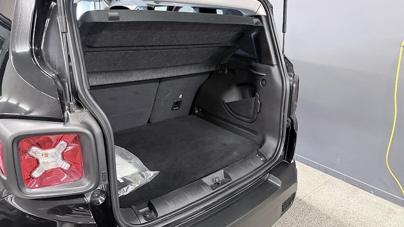 Jeep Renegade (2022) 1.5 T4 MHEV,LIMITED,ZÁRUKA - fotka 14 z 30