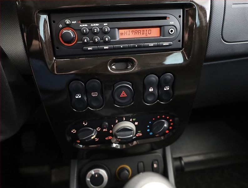 Dacia Duster (2010) 1.5 dCi, 4X4, Park. senzory - fotka 9 z 13