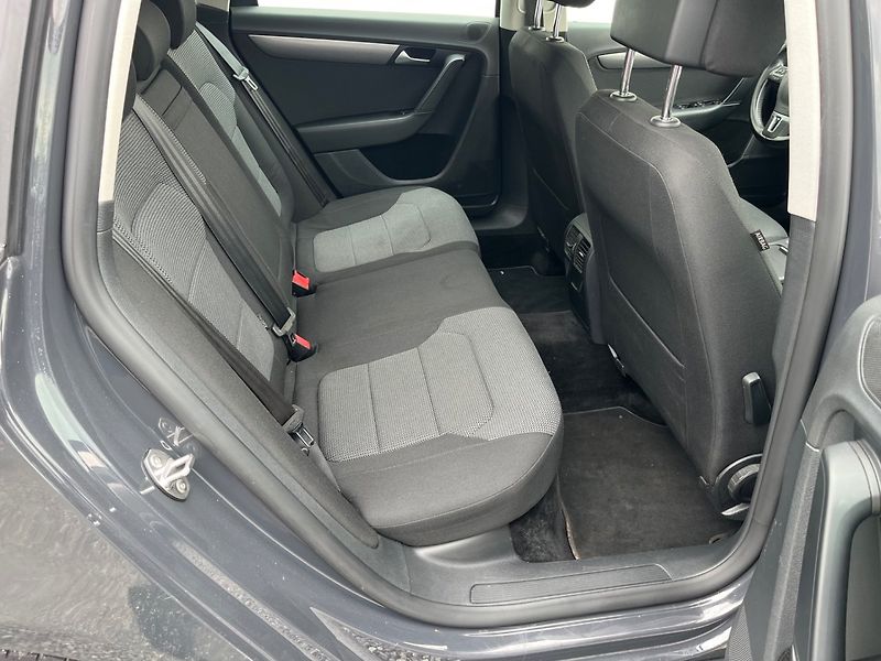 Volkswagen Passat (2013) 2.0 TDi NAVI - fotka 13 z 16