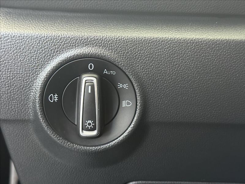 Volkswagen T-Roc 1,0   TSI 85kW,SERVISKA,1.MAJ - fotka 11 z 25