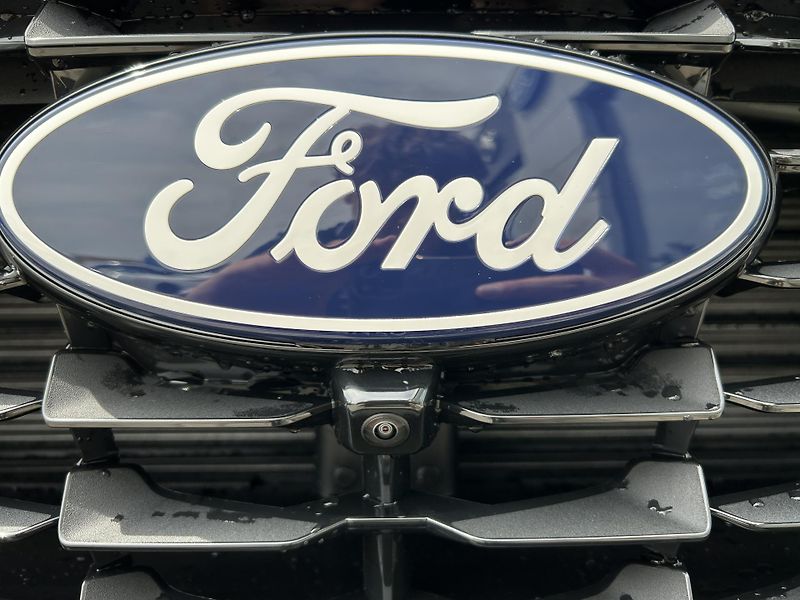 Ford Kuga Top Edition 2.5 HEV 132 kW - fotka 3 z 36