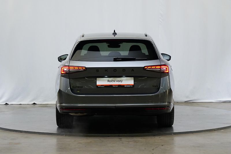 Škoda Superb - fotka 6 z 28
