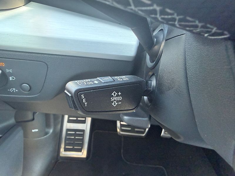 Audi Q5 S-line  2.0TDI 150kW Quattro S - fotka 9 z 23