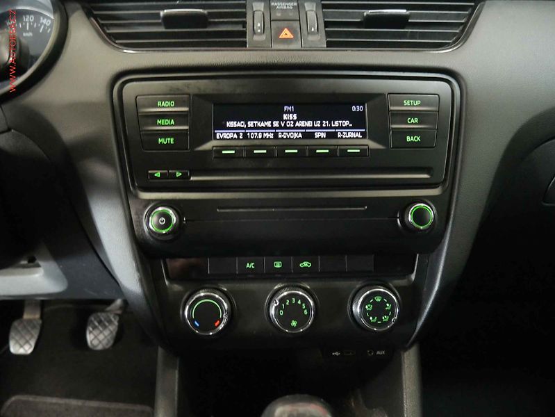 Škoda Octavia (2014) 1.6TDi, ČR, AC, park.asist - fotka 12 z 15