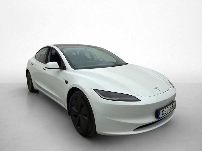 Tesla Model 3 Long Range AWD Highland Tažné - fotka 1 z 25